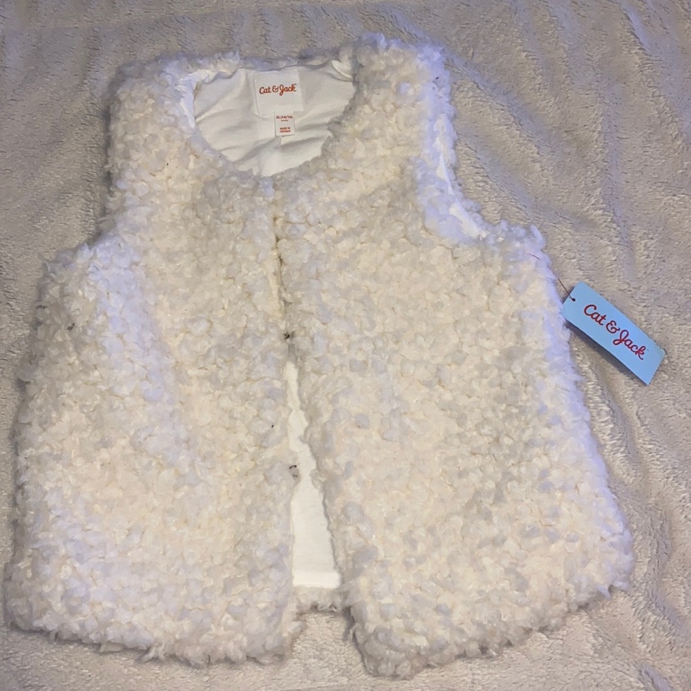 BOGO💕💕 Cat & Jack cream fluffy vest